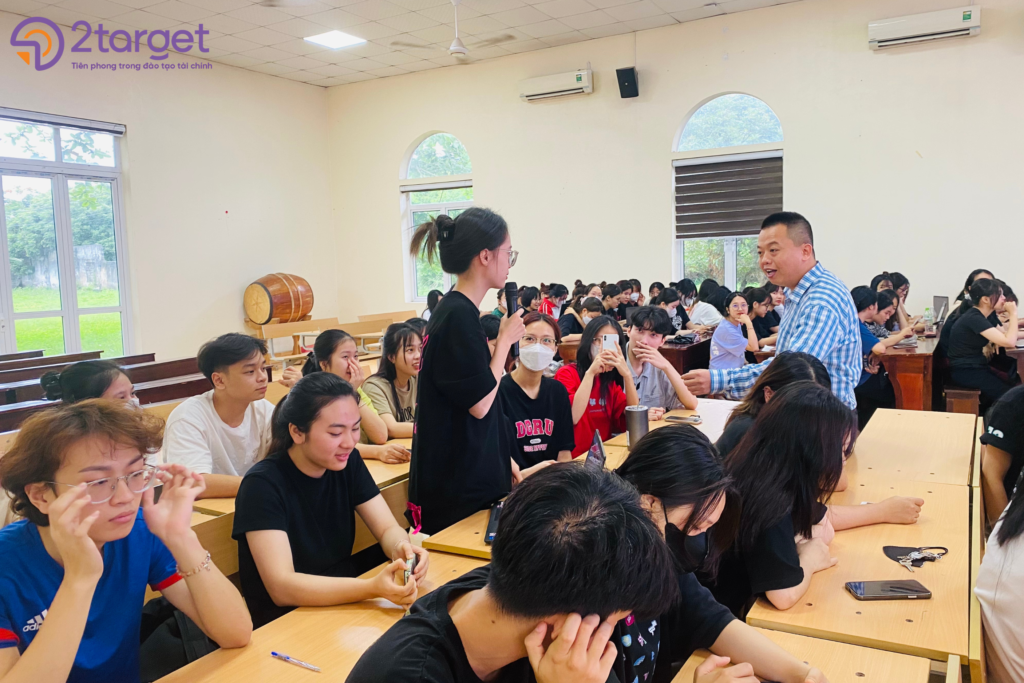 Chuyên gia và sinh viên chia sẻ những kiến thức về quản lý tài chính cá nhân