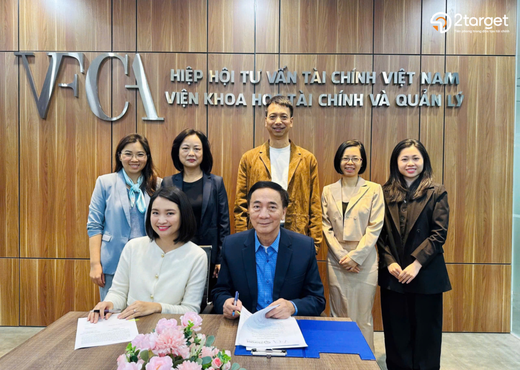 Giám đốc 2Target - bà Nguyễn Thuỳ Dương và Chủ tịch hiệp hội VFCA - ông Lê Minh Nghĩa tại lễ ký kết Biên bản ghi nhớ hợp tác giữa hai bên.