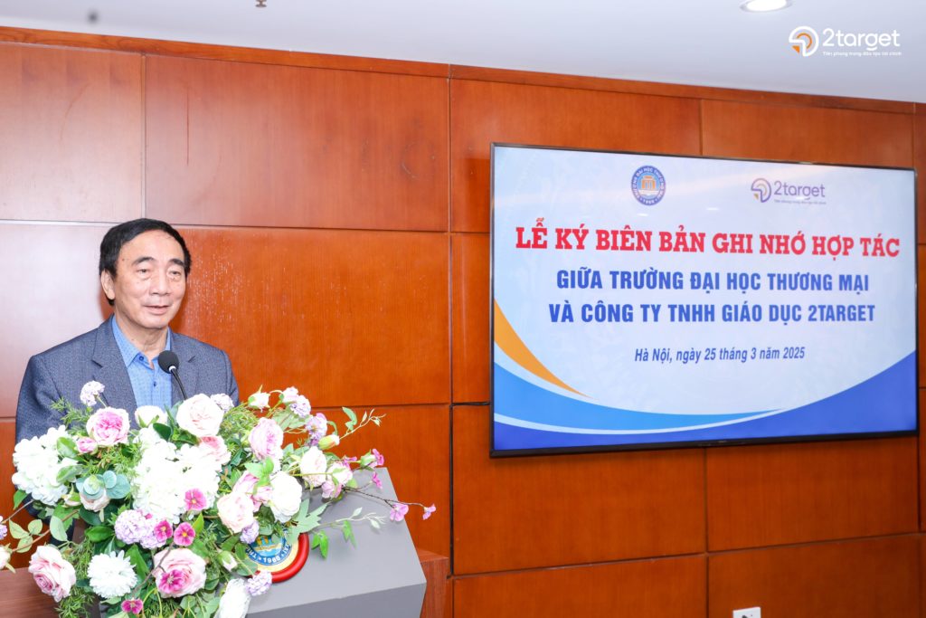 TS. Lê Minh Nghĩa - Chủ tịch hiệp hội VFCA phát biểu về tầm quan trọng của Quản lý tài chính cá nhân tại lễ ký kết.