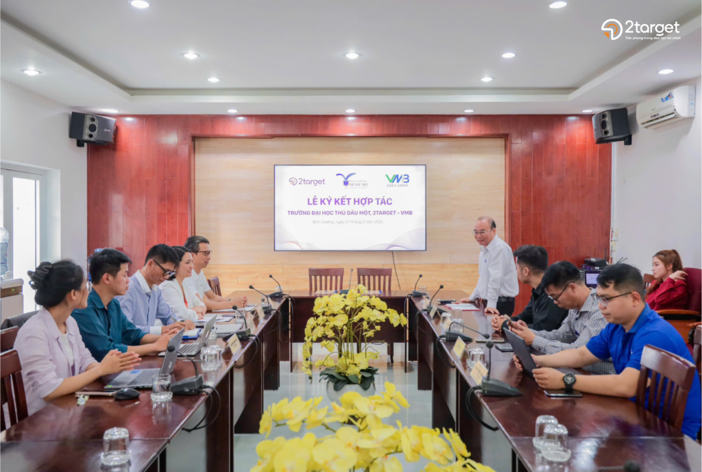 TS. Ngô Hồng Điệp phát biểu chúc mừng sự hợp tác của hai đơn vị. .