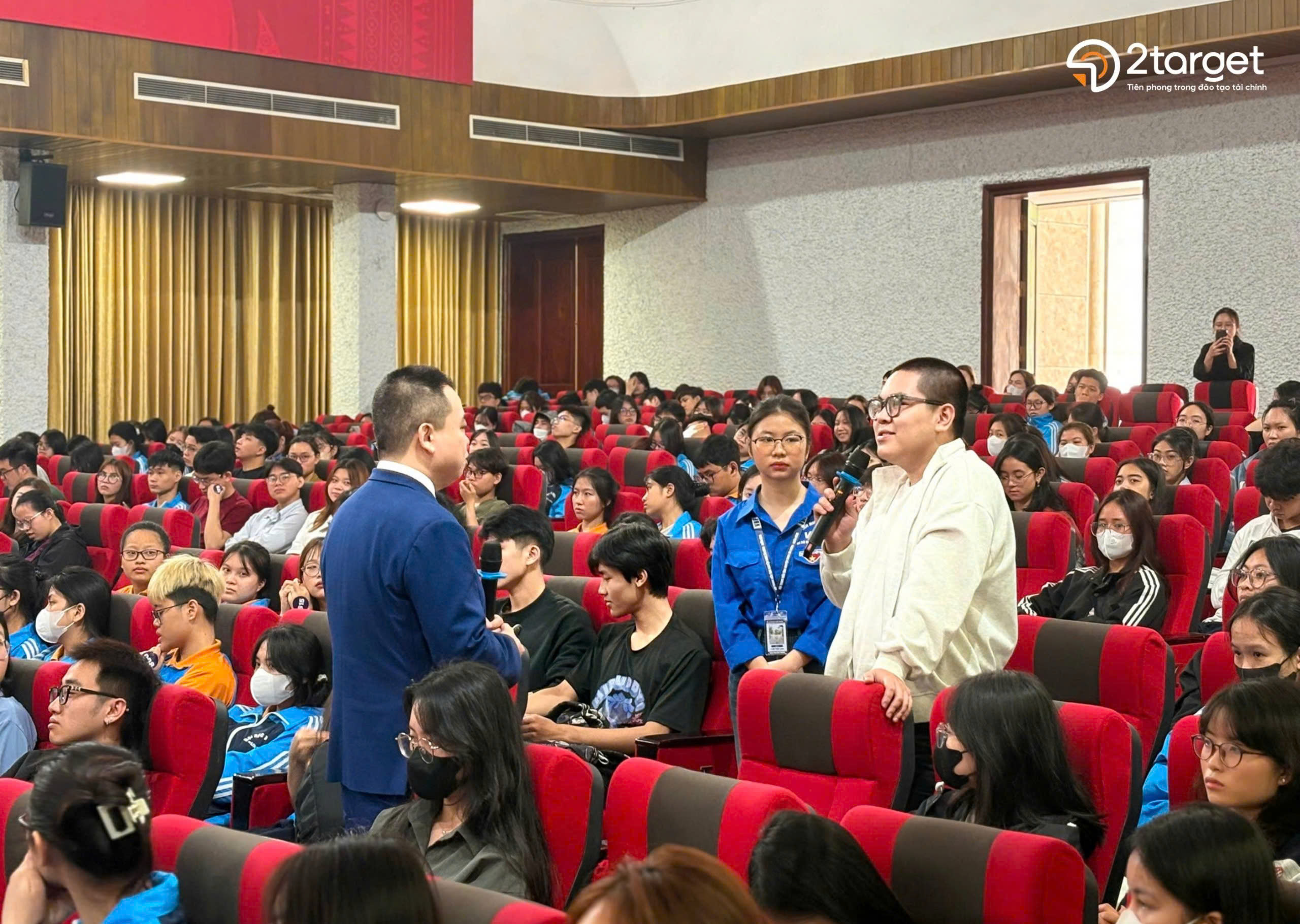 Buổi Workshop tại trường đại học Thương Mại được 2Target tổ chức thành công