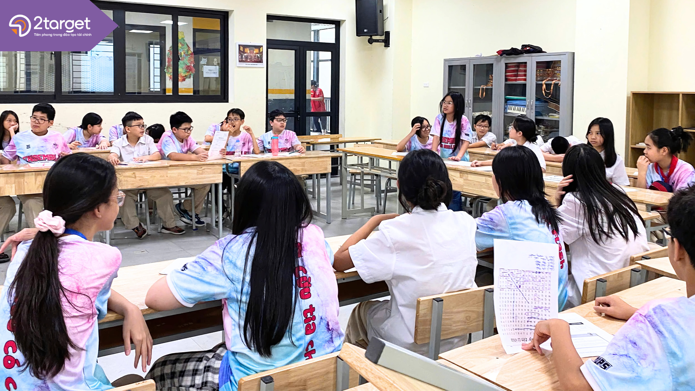 Tập thể lớp 6 Pháp trường THCS Nguyễn Trường Tộ trong buổi học