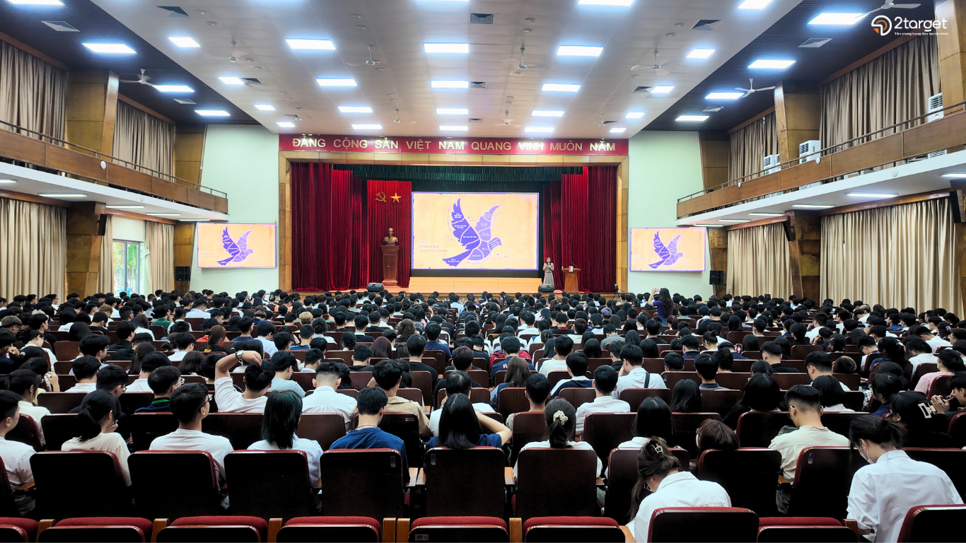 Hơn 8000 tân sinh viên Bách khoa tham gia workshop Quản lý tiền thông thái