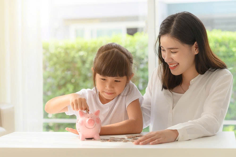 Cha mẹ đồng hành rèn luyện tài chính cùng con