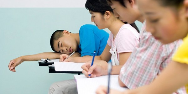Tuy nhiên, việc đi làm thêm cũng đem lại cho con những ảnh hưởng tiêu cực