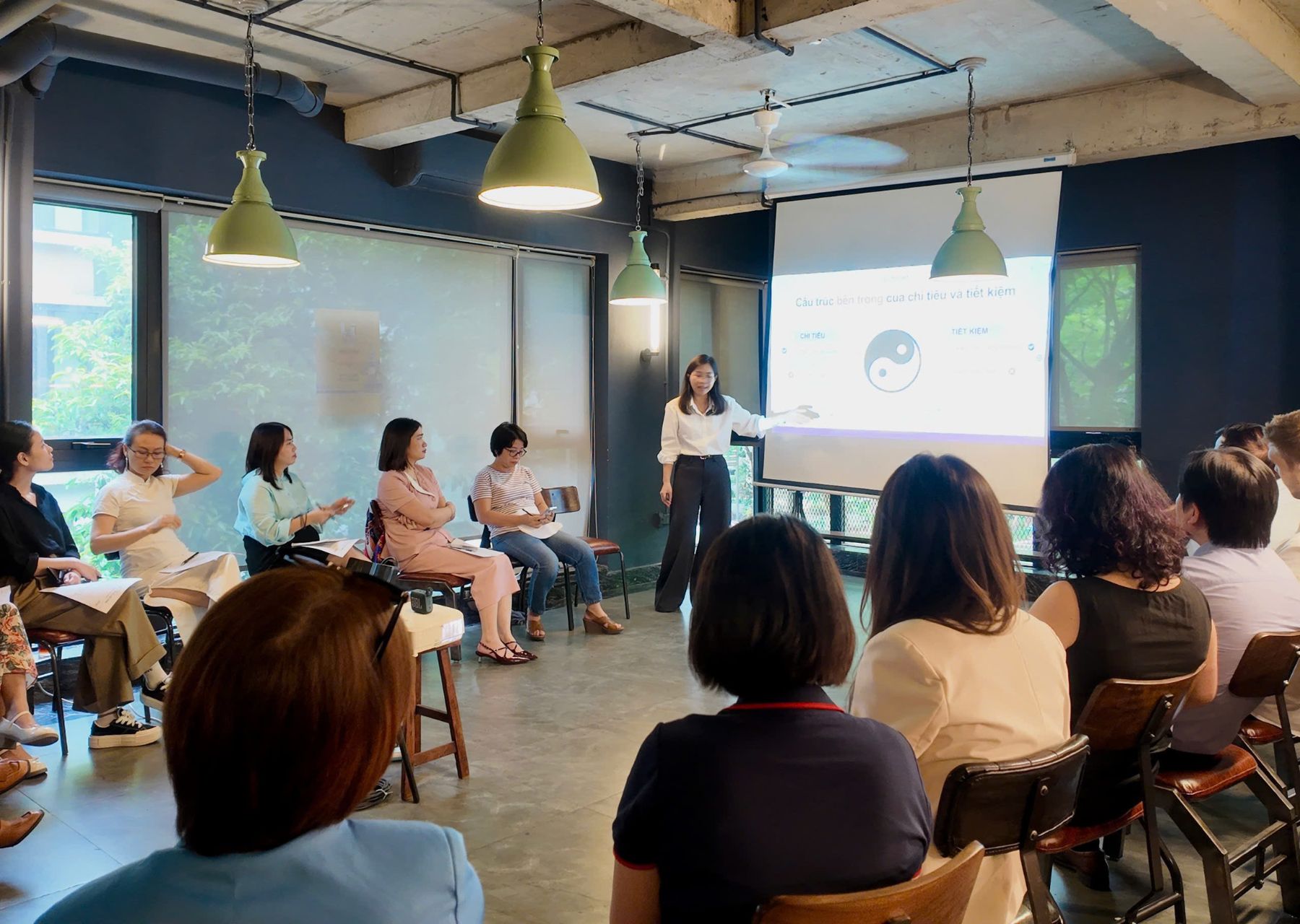 Chuyên gia Thuỳ Linh chia sẻ kiến thức về chủ đề Gia tăng tiết kiệm và Quản lý chi tiêu