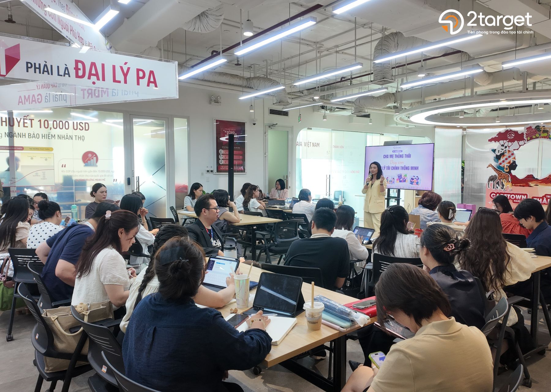 Chuyên gia Nguyễn Thị Thuỳ Dương chia sẻ về chủ đề giáo dục tài chính cho con